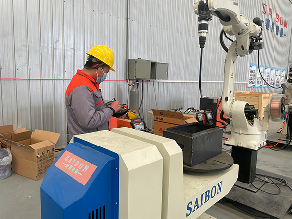 自動焊接機器人的焊接速度和焊接電流是多少？