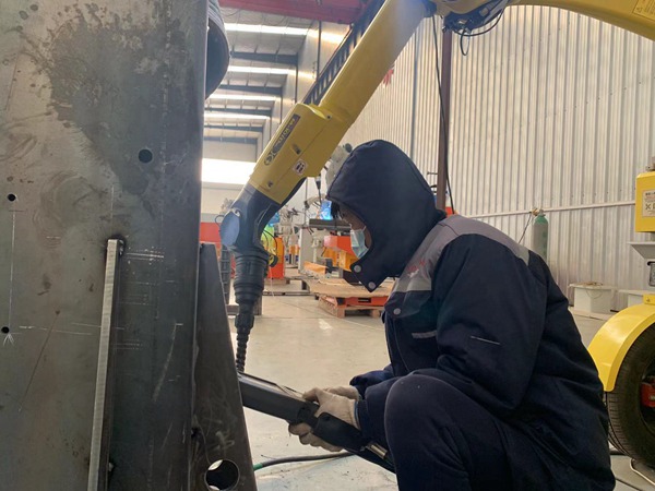 如何選擇焊接機器人廠家？