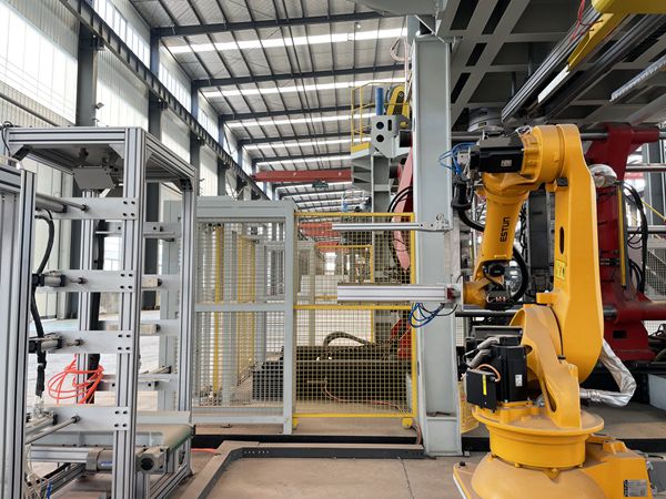 青島賽邦生產的上下料機器人展示