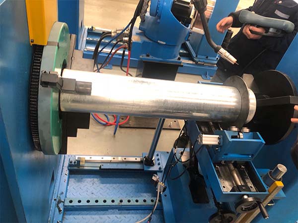 焊接變位機高精度減速機實現環縫焊接