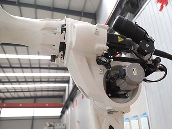 自動焊接設備焊接批量產品提高生產線效率