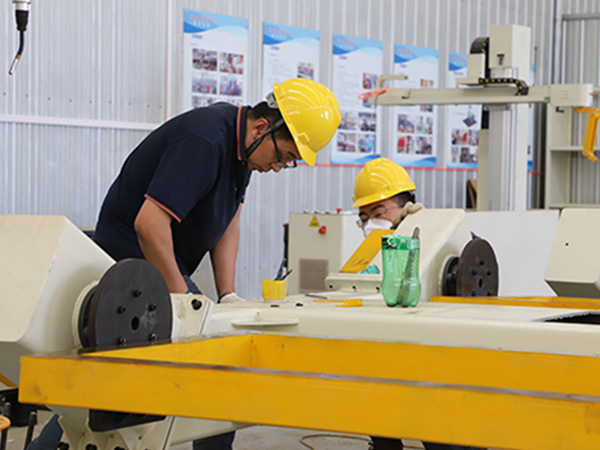 雙回轉焊接變位機