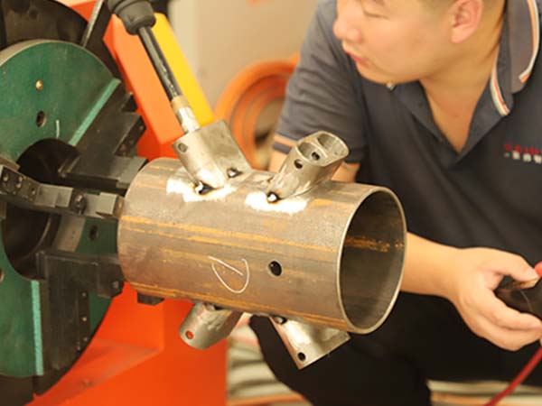 自動焊接機器人為什么會產生焊點飛濺？