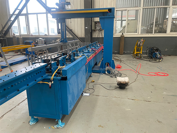 工業焊接機器人的作業場所應該采取什么安全措施？