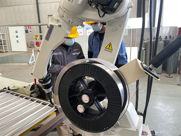 工業焊接機器人的作業場所應該采取什么安全措施？