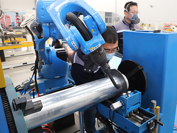 管道焊接機器人是如何進行工作的？