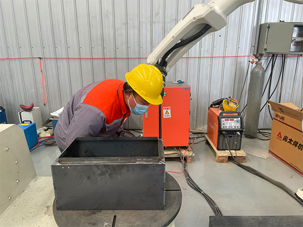 自動焊接機器人幫助企業成本下降，技術水平提升