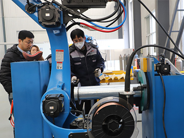 自動焊接設備在罐體行業中的應用